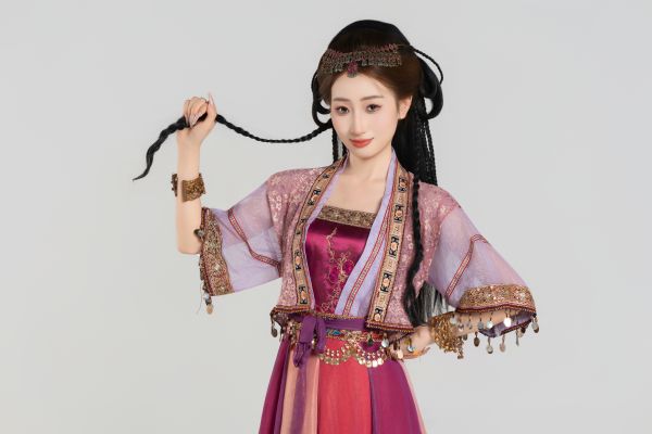 <b>新生代女演员沈哲姝签约林允前经纪人张凤岭开启星征程</b>