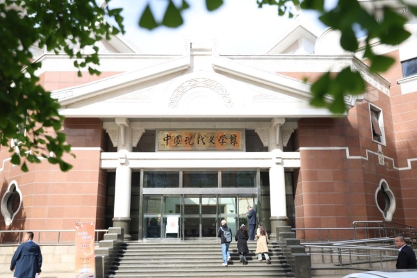 北京卫视访谈作家张萌直播谈阅读推广